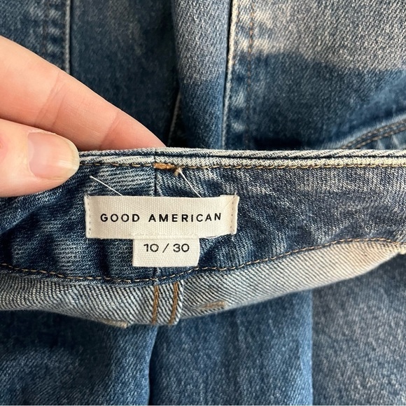 GOOD AMERICAN x REVOLVE Good Icon Jeans with Natural Fray Hem - Picture 8 of 10